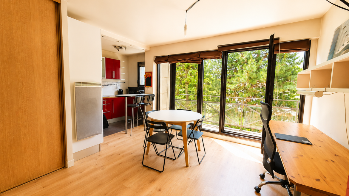 Appartement 1 pièce / Studio 30 m² – Balcon, cave, parking