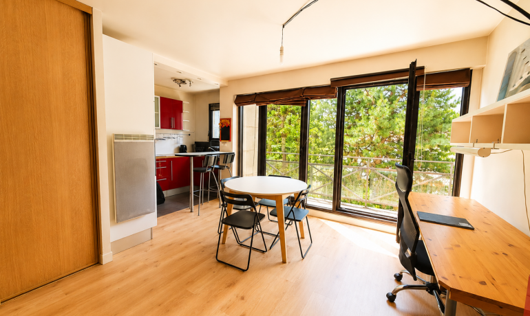 Appartement 1 pièce / Studio 30 m² – Balcon, cave, parking